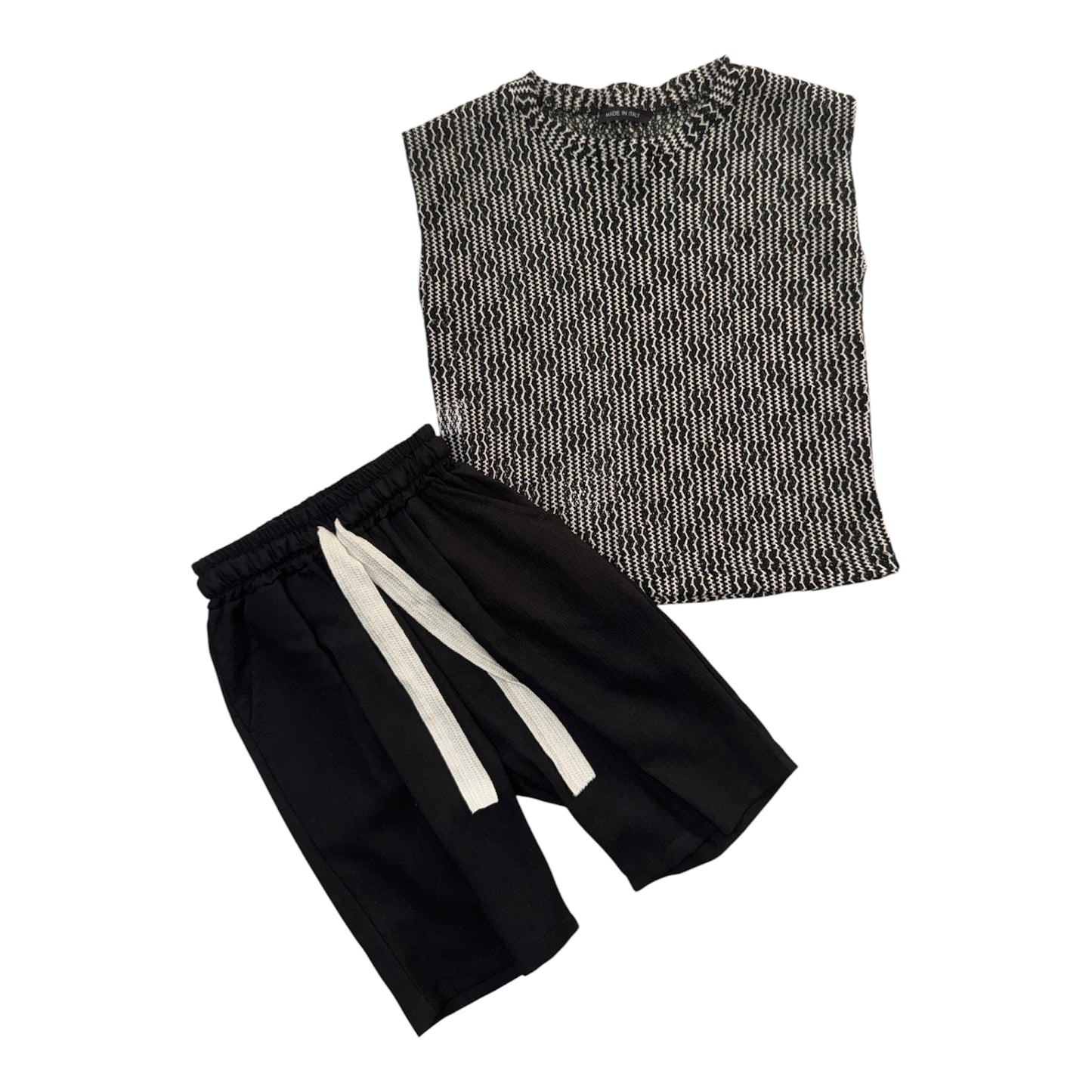 Completo Bambino con Maglia Smanicato Traforata e Bermuda Neri